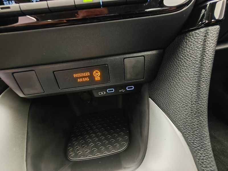 Toyota Yaris 1.5 Hybrid Comfort - fotka 25 z 29