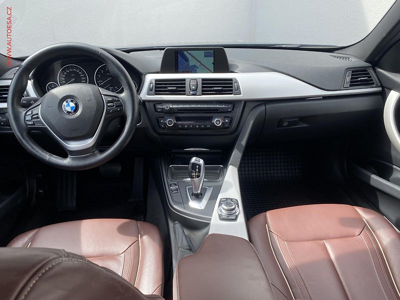 BMW Řada 3 (2013) 3.0i 335i, AT, navi, bixen - fotka 8 z 18
