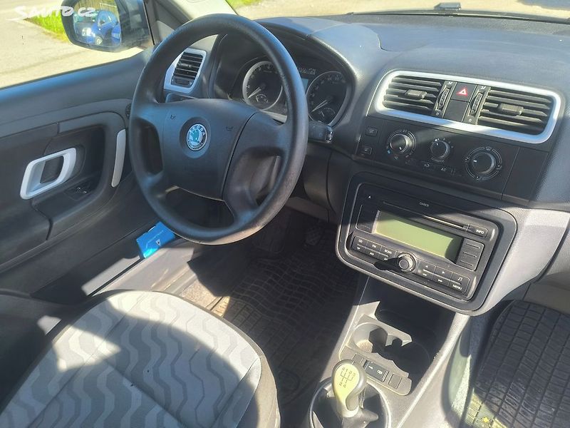 Škoda Fabia 1,4 63KW,95TKM,SERVISKA,PĚKNÁ - fotka 10 z 32