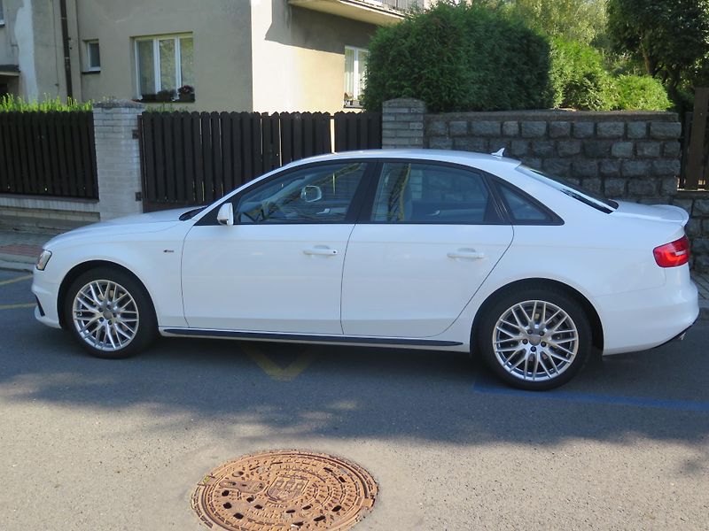 Audi A4 A4 2,0 TDI FULL S-LINE - fotka 23 z 23