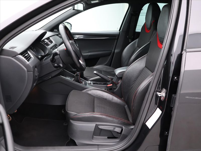 Škoda Octavia 2,0 TDI 135kW RS Xenon Navi - fotka 10 z 30