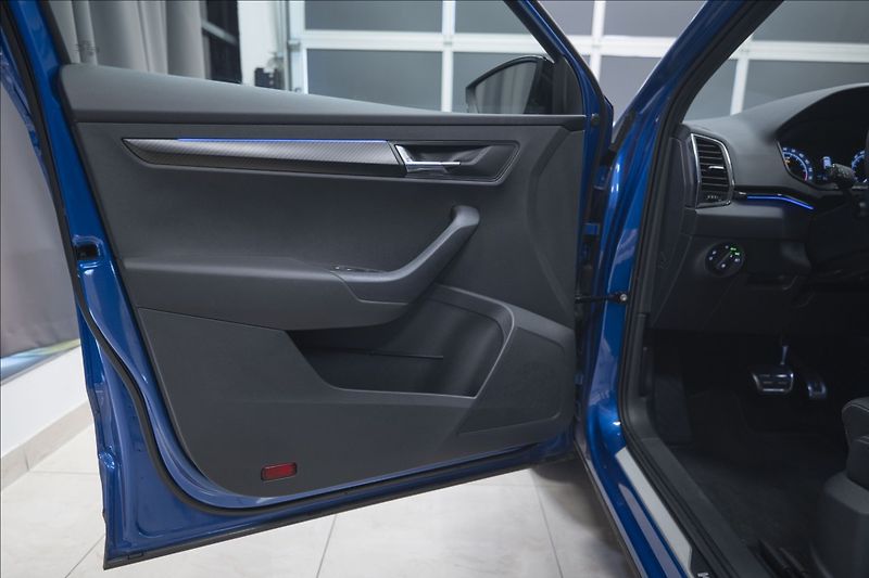 Škoda Karoq 2,0 TDI DSG 4x4 SPORTLINE ČR - fotka 19 z 41