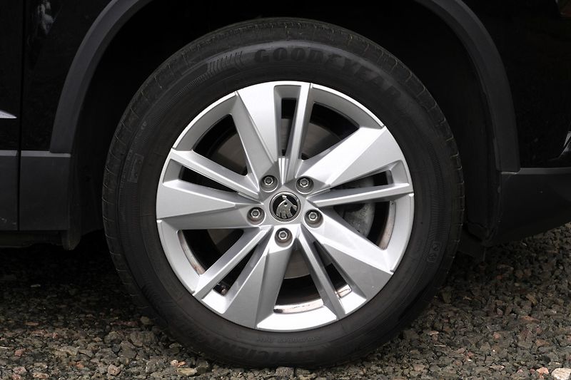 Škoda Karoq 1.5 TSI 110 kW, Kamera,Keyless - fotka 12 z 41