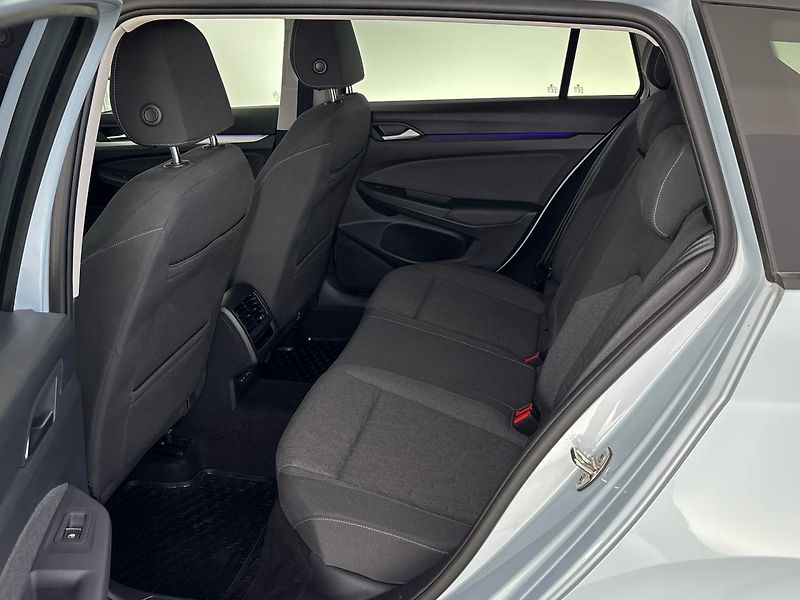 Volkswagen Golf Life DSG - fotka 8 z 29