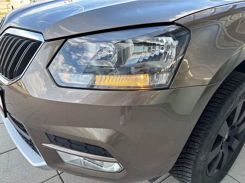 Škoda Yeti 1.2TSi 81kW Ambition PLUS DSG - fotka 27 z 30