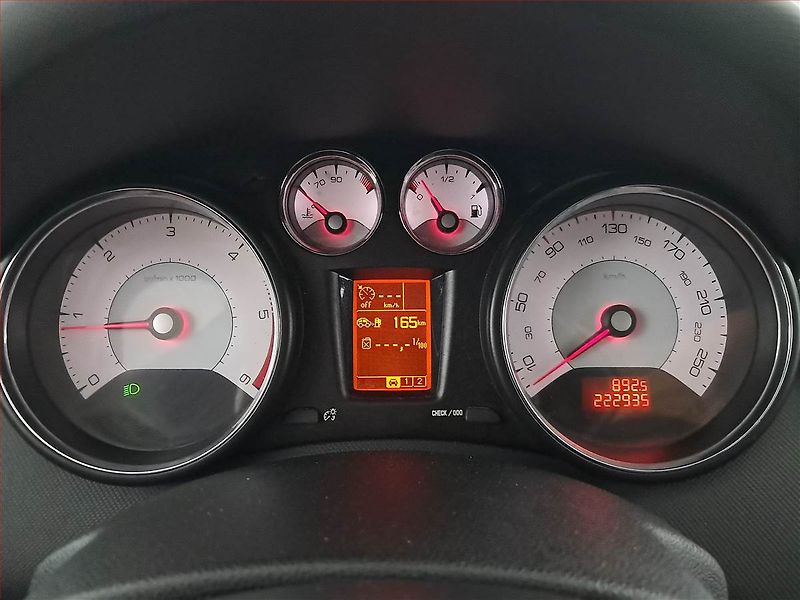 Peugeot 308 (2011) 1.6 HDi, 7 míst, Eko.zaplacen - fotka 11 z 17