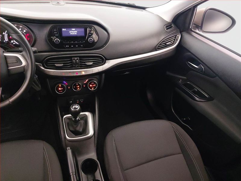 Fiat Tipo (2018) 1.4 16V, Park. senzory - fotka 8 z 15