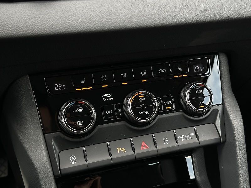 Škoda Karoq 1.5TSi DSG 150PS Top & Selecti - fotka 20 z 40