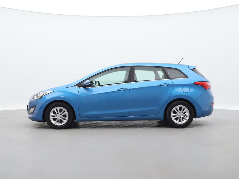 Hyundai i30 1,6 CRDi 81kW CZ Weekend - fotka 4 z 38