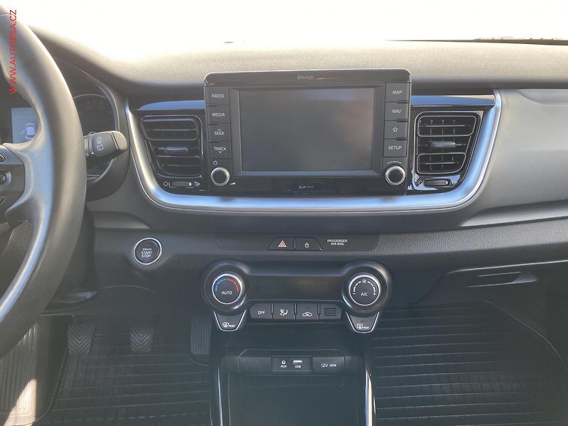 Kia Stonic (2018) 1.4 CVVT, 2.maj,ČR, Navi - fotka 12 z 19