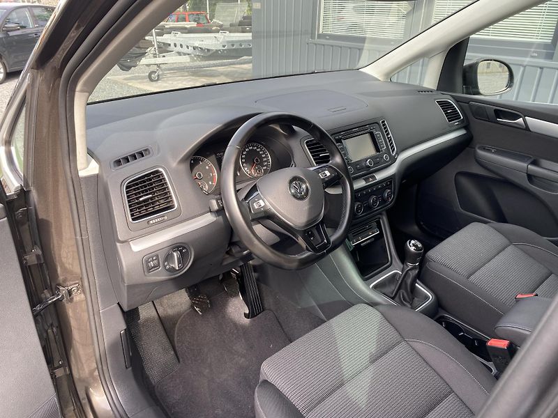 Volkswagen Sharan 1.4 TSI 110kW-7MÍST-NAVI-TAŽNÉ - fotka 16 z 39