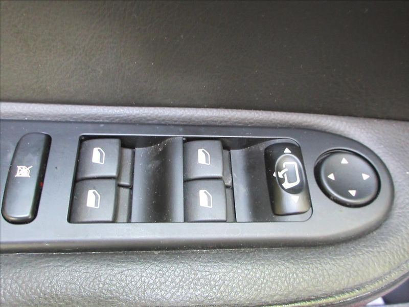Peugeot 307 2,0 CC 2.0HDi 100Kw, JBL, Kůže - fotka 35 z 37