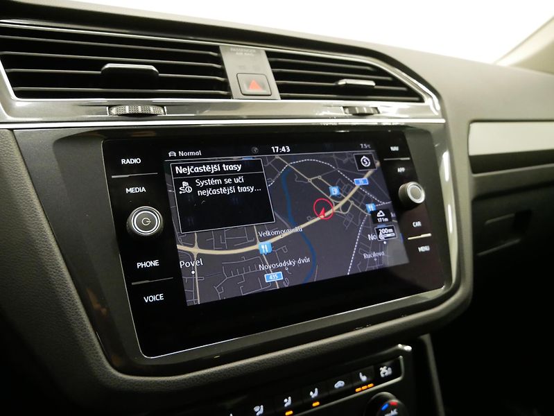 Volkswagen Tiguan - fotka 16 z 23