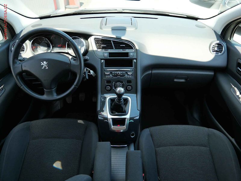 Peugeot 5008 (2015) 1.6 BlueHDi, ČR, Allure, navi - fotka 8 z 21