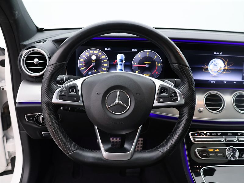 Mercedes-Benz Třídy E 2,0 220d 143kW Aut. AMG LED - fotka 18 z 40