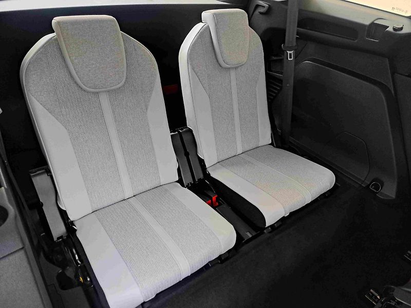 Peugeot 5008 (2020) 1,2PT EAT8 ALLURE - fotka 13 z 26