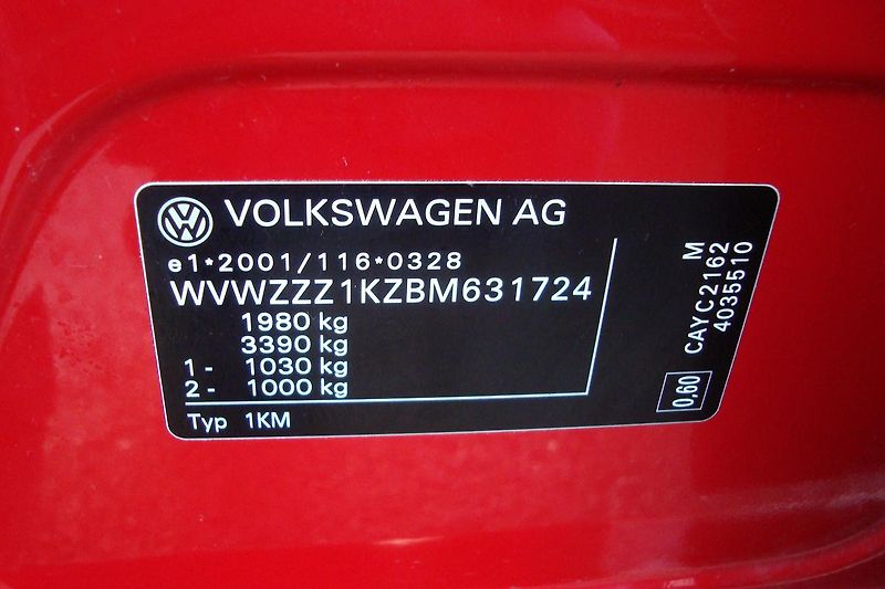 Volkswagen Golf (2011) VI.1.6TDi,ČR,S.kn1.MajSTK 8/27 - fotka 25 z 67