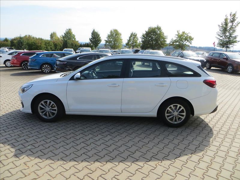 Hyundai i30 1,6 CRDi 85kW Komfort ČR DPH - fotka 4 z 23