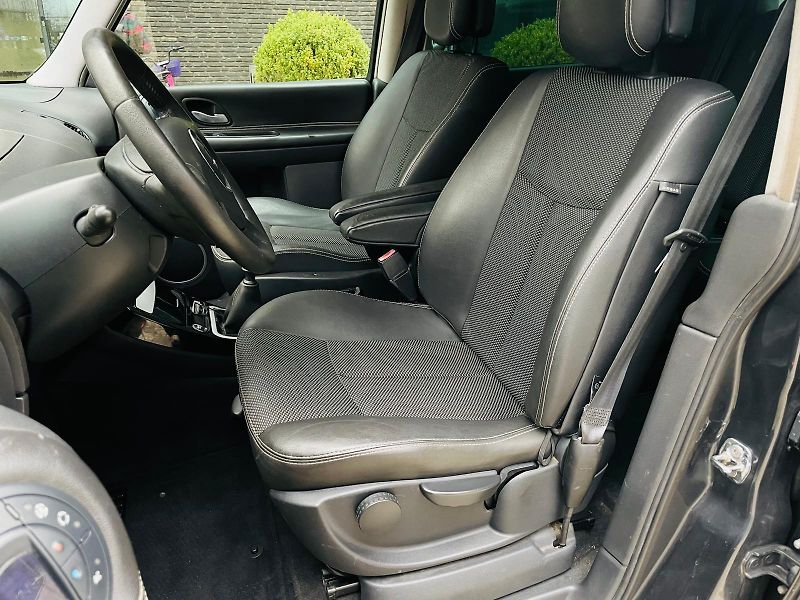 Renault Grand Espace 2.0dCi MANUÁL VÝHŘEV SENZORY - fotka 30 z 43