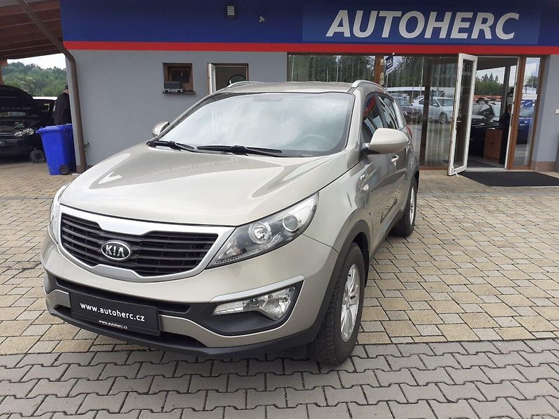 Kia Sportage (2011) 2.0 GDi 4x4 ČR - fotka 1 z 32