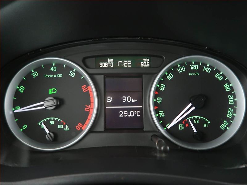 Škoda Fabia (2009) 1.2, Park. senzory - fotka 11 z 17