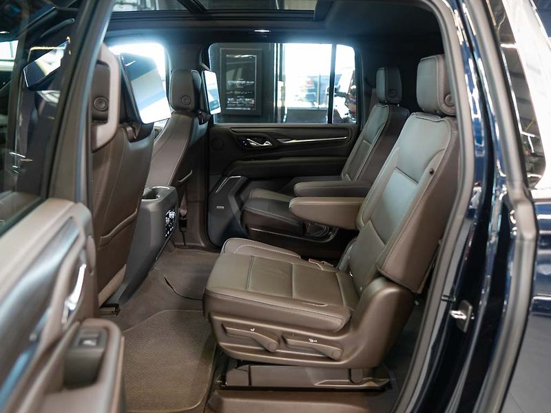 GMC Yukon (2021) 6.2 XL Denali Ultimate Air 4WD - fotka 37 z 44