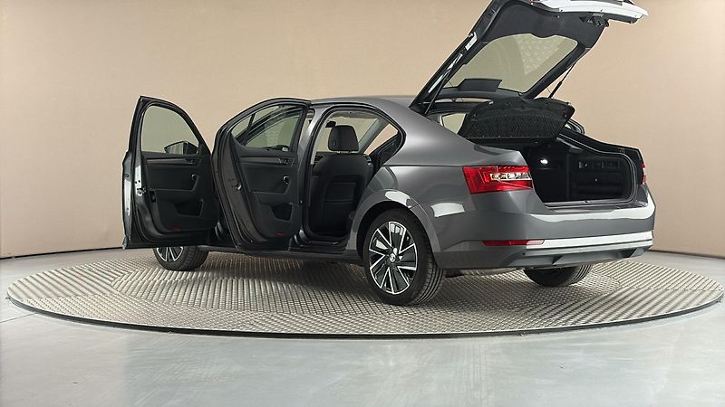 Škoda Superb 2.0 TDI DSG 4x4 Style - fotka 7 z 25
