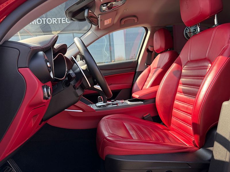 Alfa Romeo Stelvio 2.0T 280k AWD Veloce AT8 - fotka 6 z 11