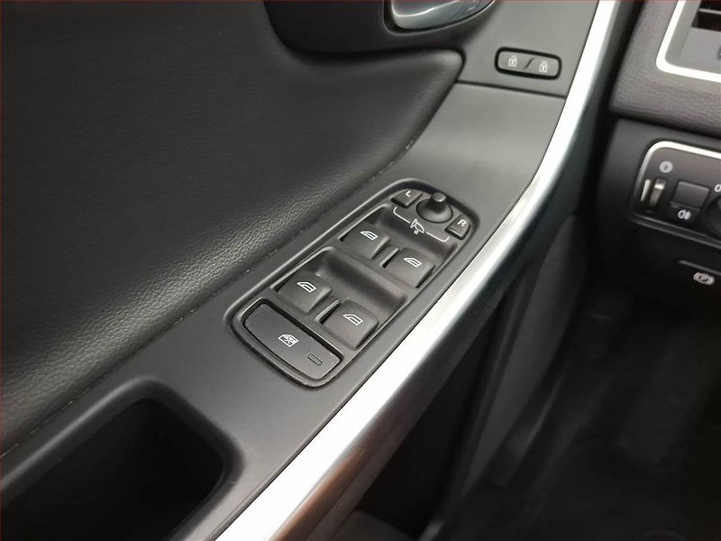 Volvo XC60 (2016) D3, Automat, Kůže, Navi - fotka 19 z 19