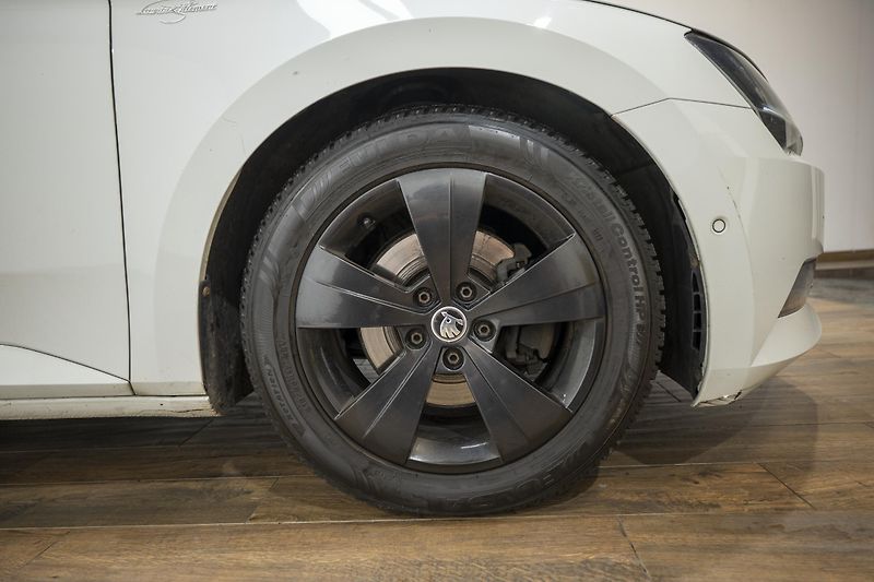 Škoda Superb 2.0 TDI 110 kW L&K - fotka 36 z 36