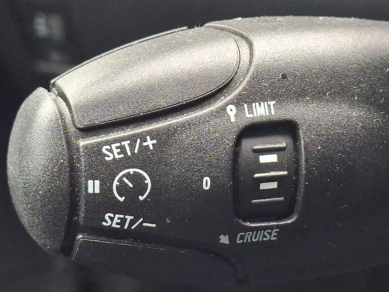 Peugeot 208 (2015) 1.0i 50kW -KLIMA-SENZORY - fotka 16 z 42
