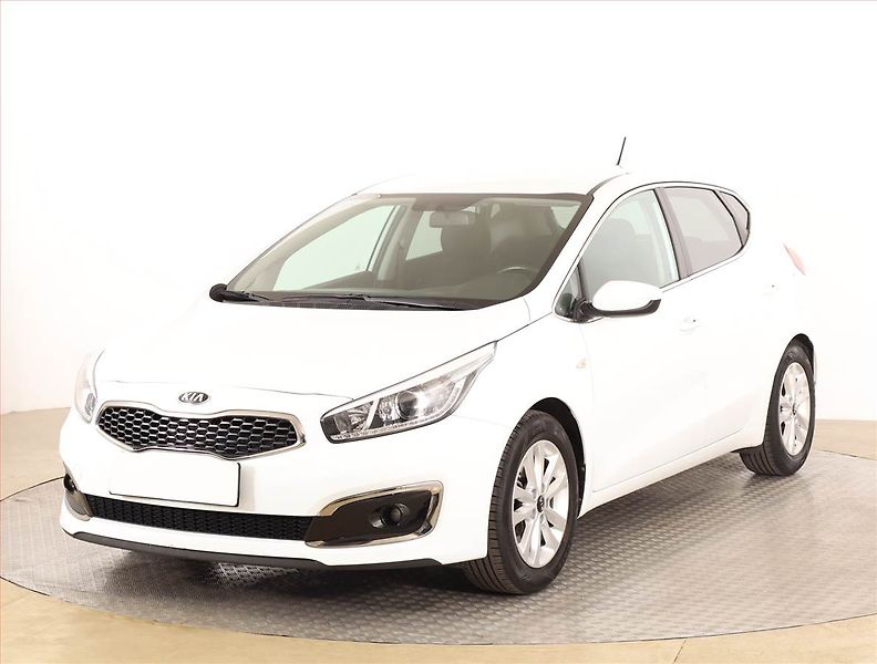 Kia Ceed (2018) Silver 1.4 CVVT, Serv.kniha - fotka 2 z 16