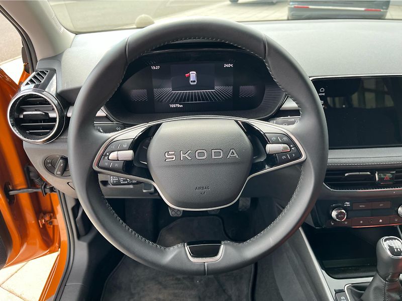 Škoda Fabia 1.0TSI 85kW TOP SELECTION - fotka 14 z 27