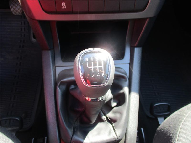 Škoda Yeti 1,2 TSI, klima, serv. kniha, - fotka 16 z 33