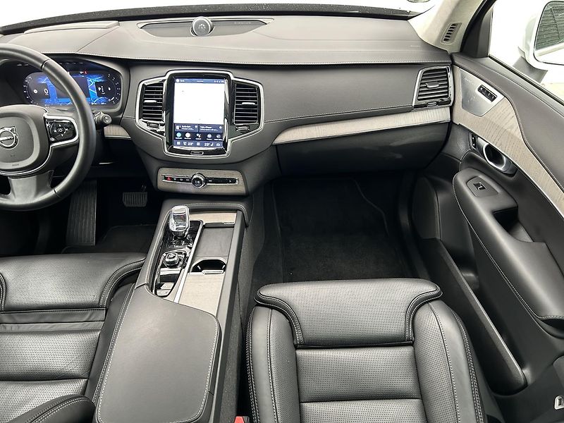 Volvo XC90 2.0 B5 4x4 ULTIMATE - fotka 18 z 35