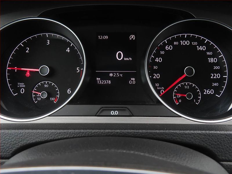 Volkswagen Golf (2015) 1.6 TDI, Tempomat - fotka 11 z 13