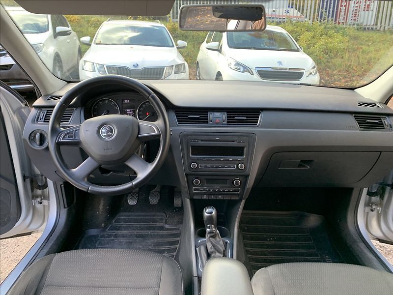Škoda Rapid 1,2 TSI 77KW ČR,1.MAJITEL - fotka 9 z 17