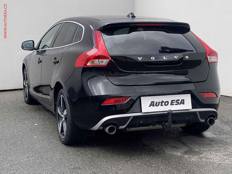 Volvo V40 (2018) 2.0i, AT, LED, kamera - fotka 6 z 18