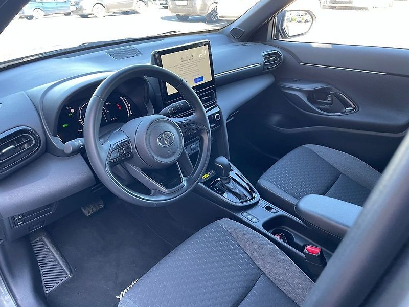 Toyota Yaris Cross MY25 1.5 HEV Style - fotka 15 z 29
