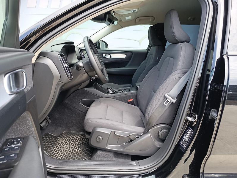 Volvo XC40 2.0 B4 AWD 145kW - fotka 11 z 33