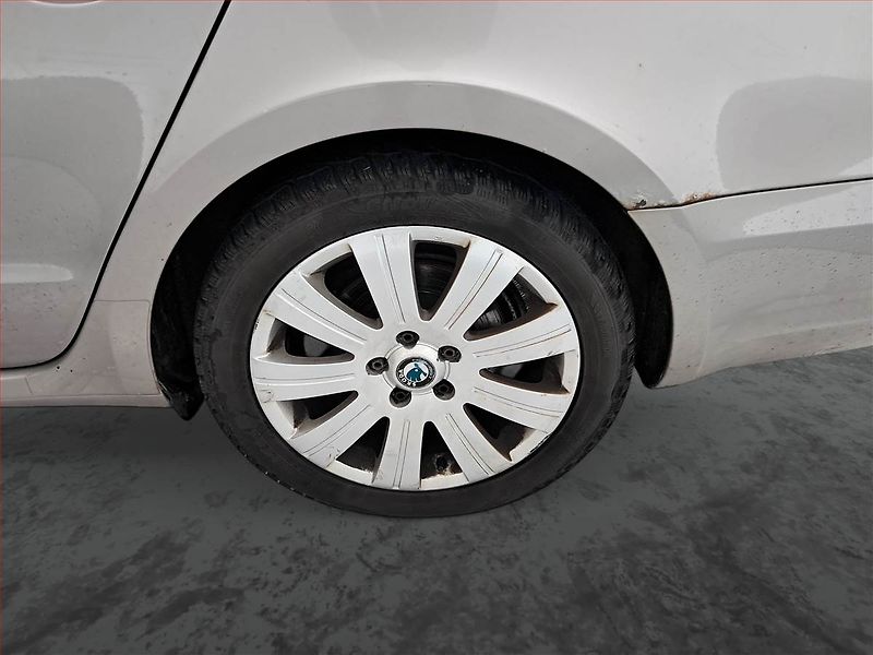 Škoda Superb (2011) 2.0 TDI, Automat, Navi, Xenony - fotka 15 z 18