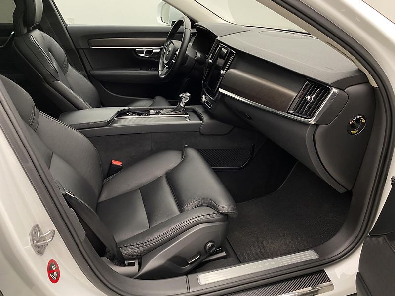 Volvo V90 CC T5 AWD MOMENTUM REZERVACE - fotka 23 z 46