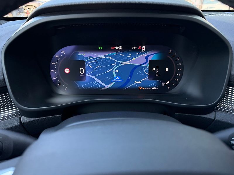 Volvo XC40 ULTIMATE DARK B4, PIXEL LED, N - fotka 18 z 25