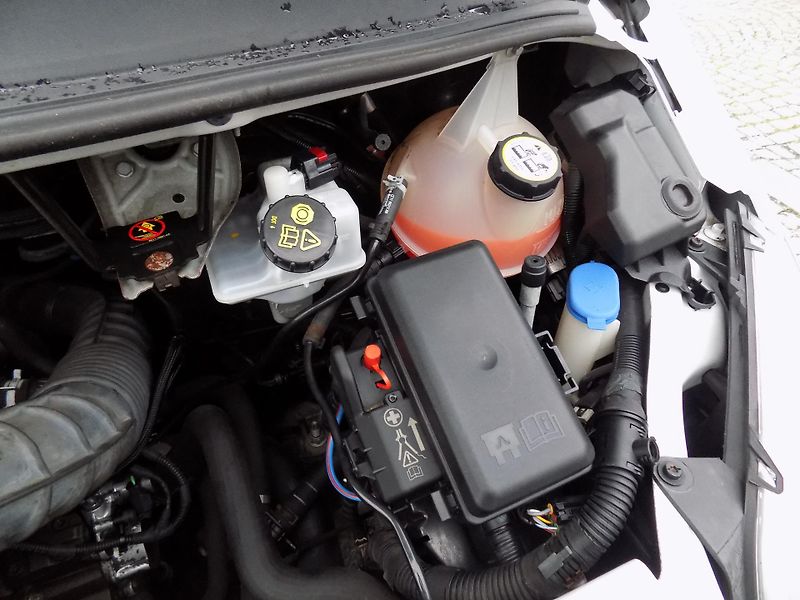 Ford Transit 2,2 TDCI SWB TREND AC 9 MÍST - fotka 37 z 43