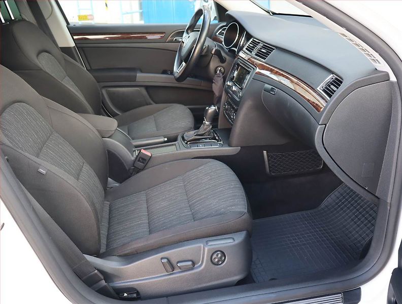 Škoda Superb (2013) 2.0 TDI, Automat, Navi, Xenony - fotka 9 z 20