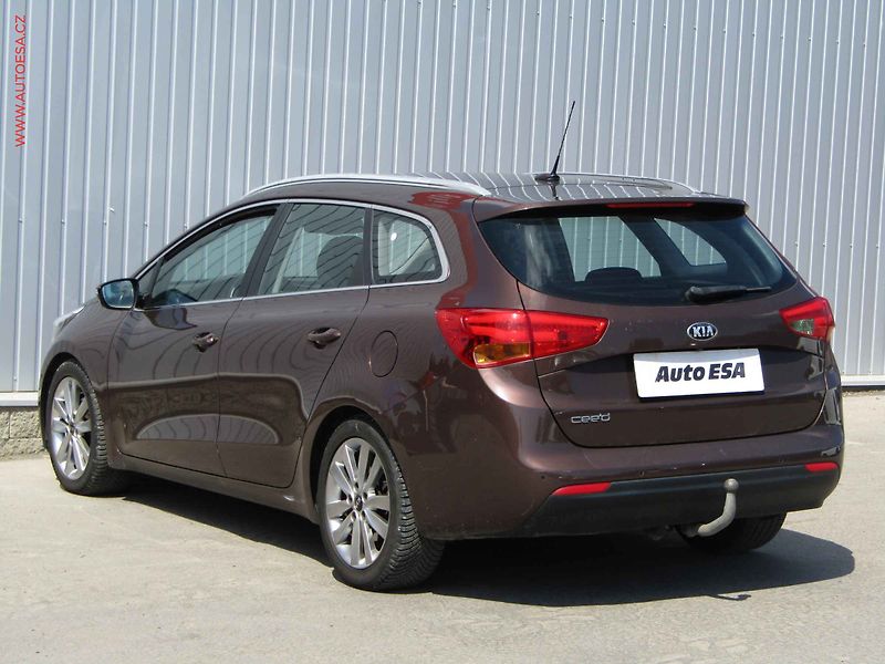 Kia Ceed (2012) 1.6 GDi, Spirit, AT, xenon - fotka 6 z 18
