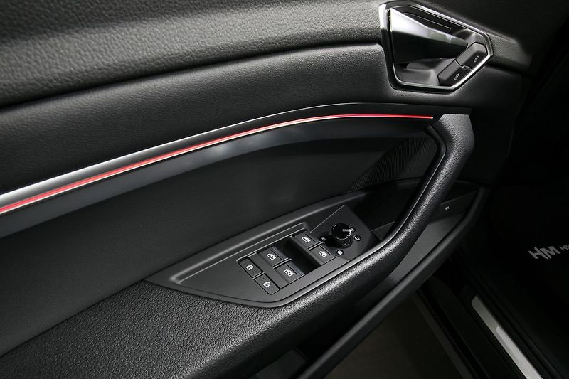 Audi e-tron 55 300kW Matrix NightV ZÁRUKA - fotka 15 z 38