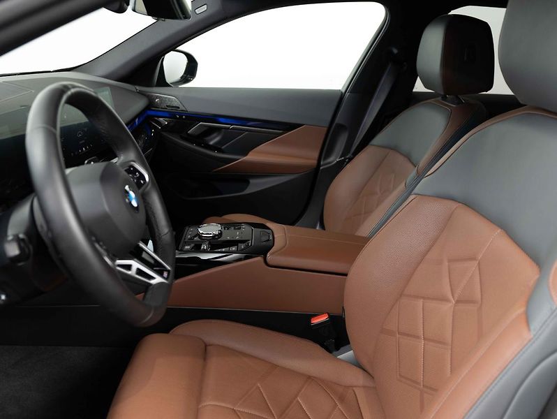 BMW Řada 5 540d xDrive Touring - fotka 11 z 20
