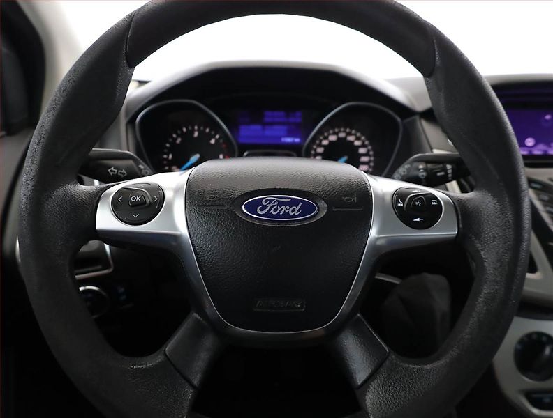 Ford Focus (2013) 1.6 TDCi, po STK, Tažné - fotka 8 z 15