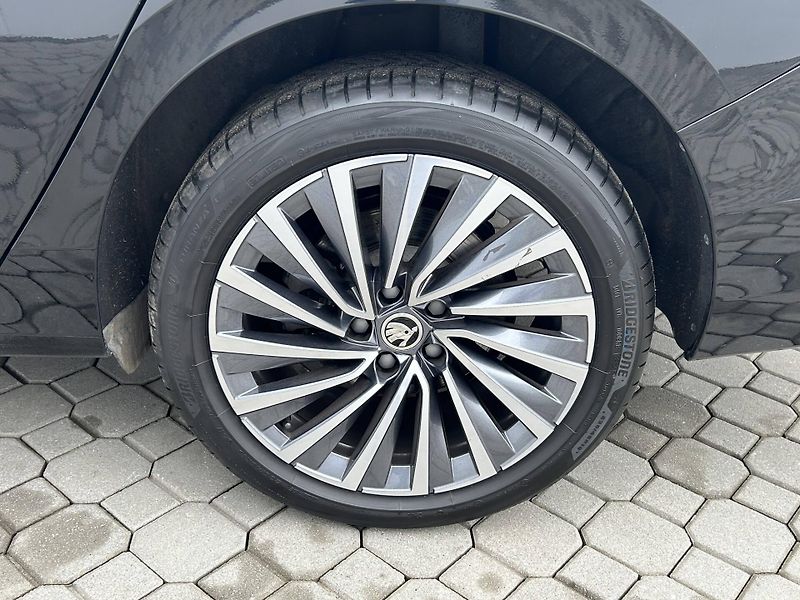 Škoda Superb L&K 7DSG 2,0TDI - fotka 23 z 26